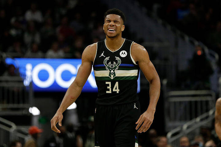 开云体育APP下载-里程碑夜！密尔沃基雄鹿官宣签约，CBA常规赛今夜刷纪录，目标明确，球探报告显示潜力的简单介绍