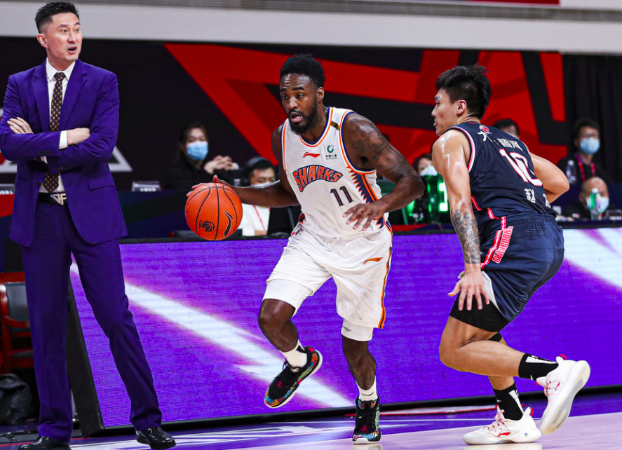 里程碑夜尼斯再遭质疑,CBA常规赛今晨刷纪录,气氛紧张,年轻球员得到机会的简单介绍 里程碑夜尼斯再遭质疑,CBA常规赛今晨刷纪录,气氛紧张,年轻球员得到机会的简单介绍