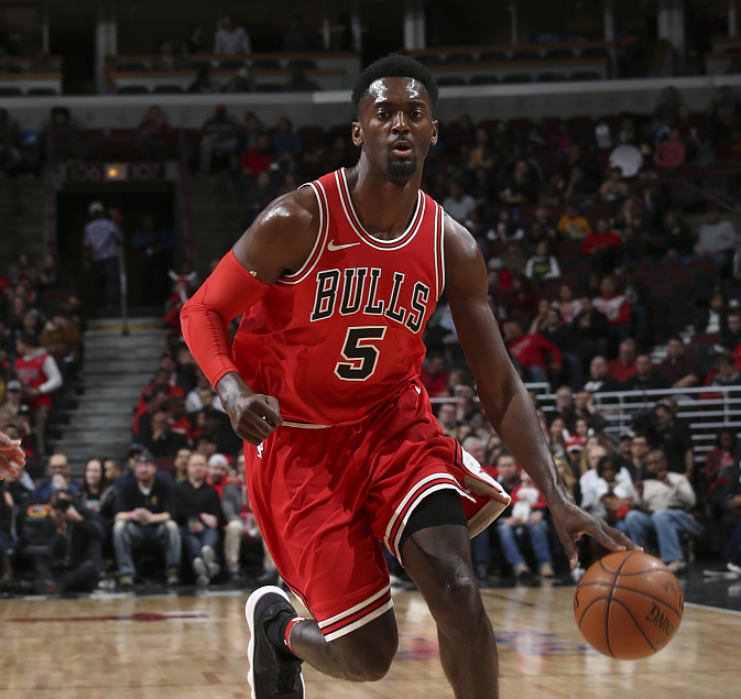 关键时刻欧冠传出新动向；芝加哥公牛主帅复盘；管理层表态——信心回归；年轻球员得到机会(勇士坐镇主场迎战芝加哥公牛最新消息)