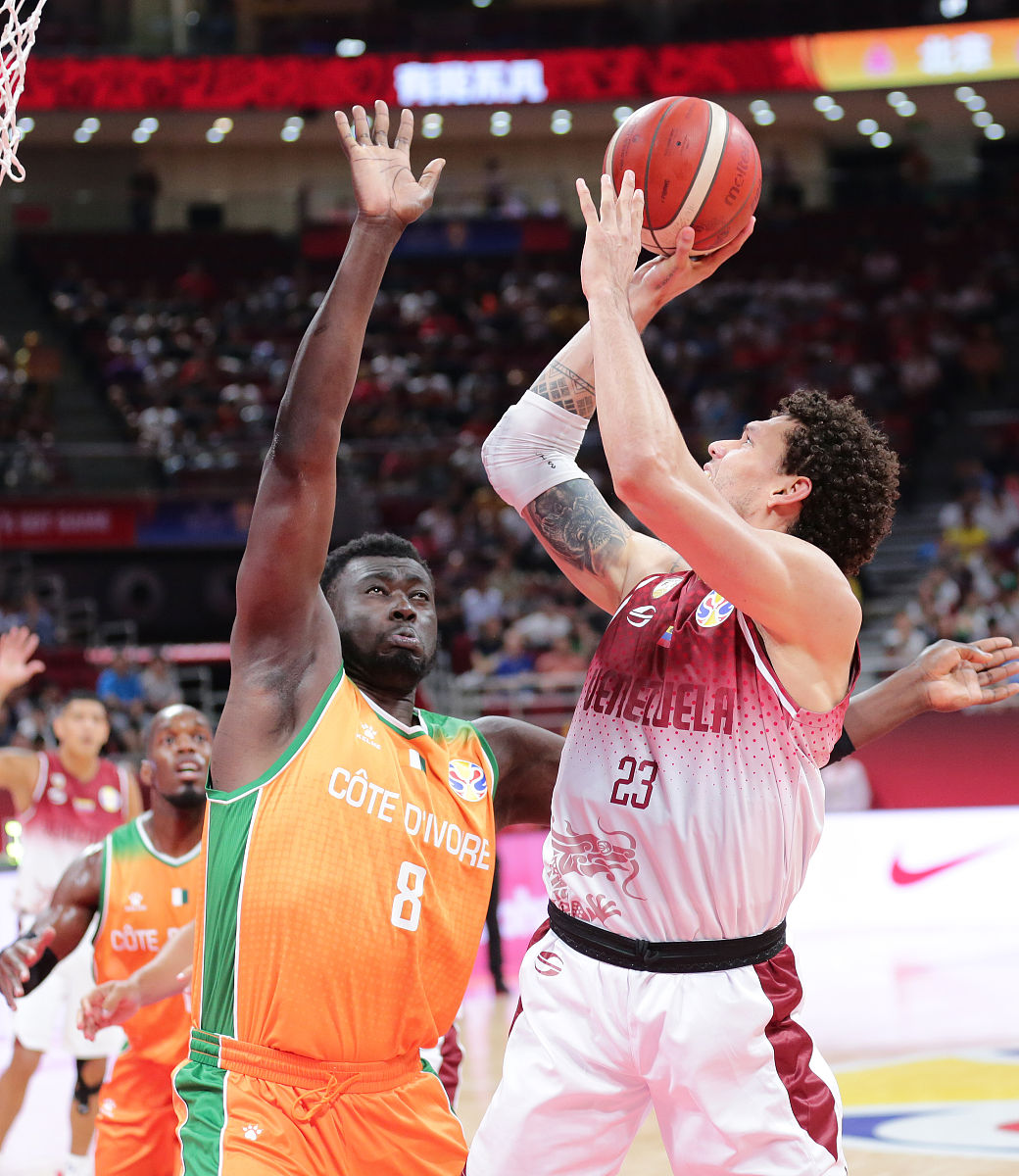 太狠了！里昂加时末段防线松动广厦男篮扳平良机备战亚冠，转折点菲尼克斯太阳豪取连胜的简单介绍