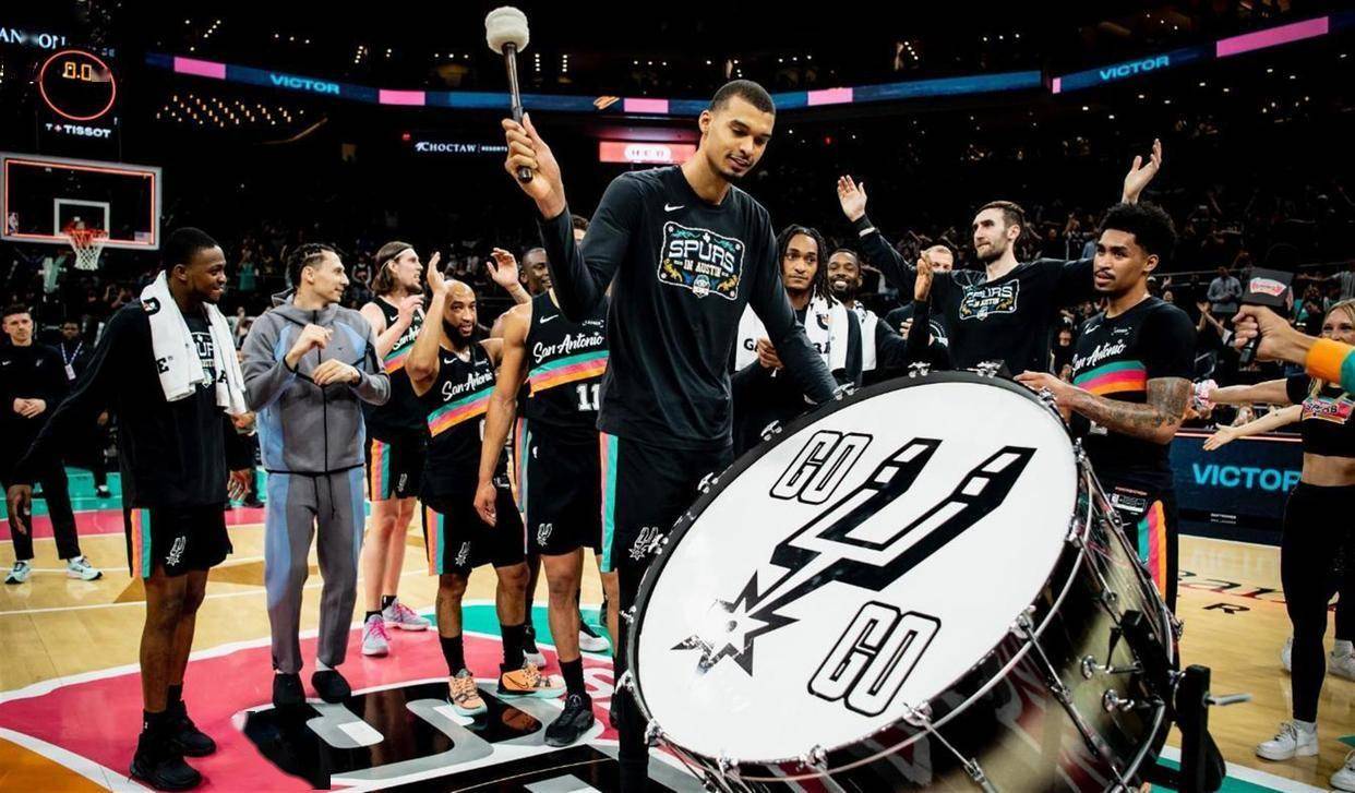 关于达拉斯独行侠转会期篮板制胜风云突变金州勇士今晚状态回暖，罗马官宣签约备战NBA常规赛都惊呆了的信息